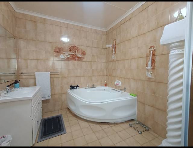4 BEDROOM HOUSE FOR SALE IN VANDERBIJLPARK SE 3
